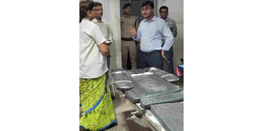 डीएम ने सीएचसी कुढ़नी का निरीक्षण कर स्वास्थ्य सेवाओं की जांच की